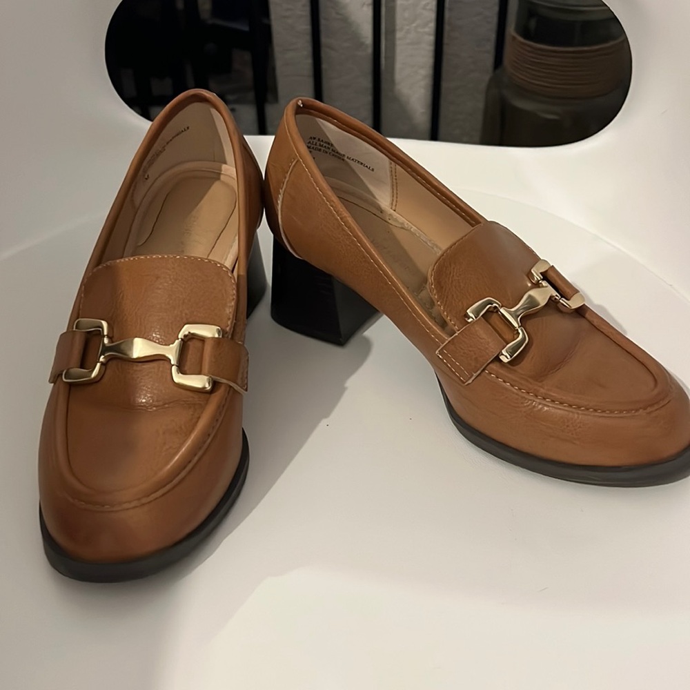 Heeled loafers